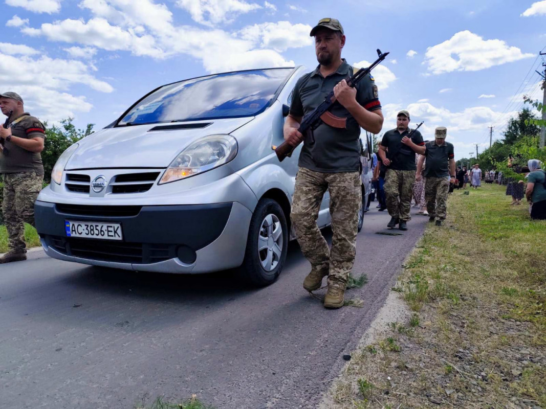 Майже два роки вважався зниклим безвісти: на Волині провели в останню дорогу Героя Миколу Войтюка
