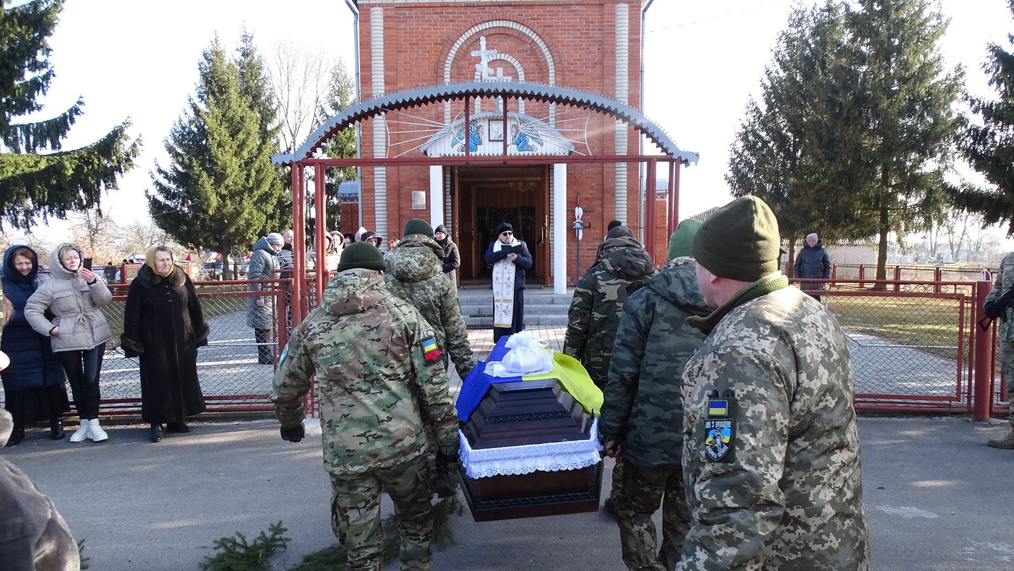 Навіки 37: на Волині в останню дорогу провели молодого Героя Андрія Савчука