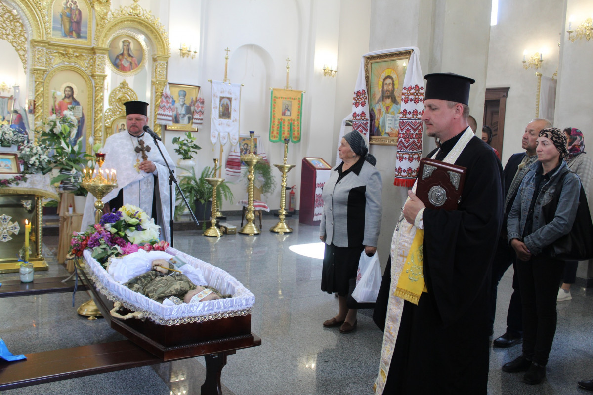 В бою отримав поранення, несумісні з життям: на Волині поховали Героя Сергія Дмитрука