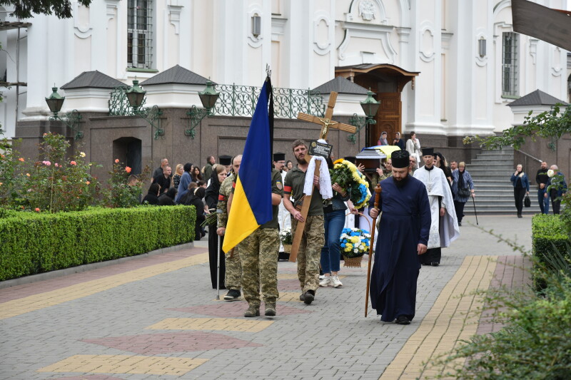 Загинув в результаті ворожого обстрілу під Торецьком: у Луцьку попрощалися з капітаном Андрієм Сингаївським