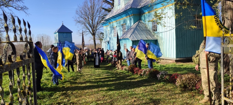 Загинув внаслідок удару FPV-дроном: волиняни попрощалися із загиблим Героєм Сергієм Семчуком
