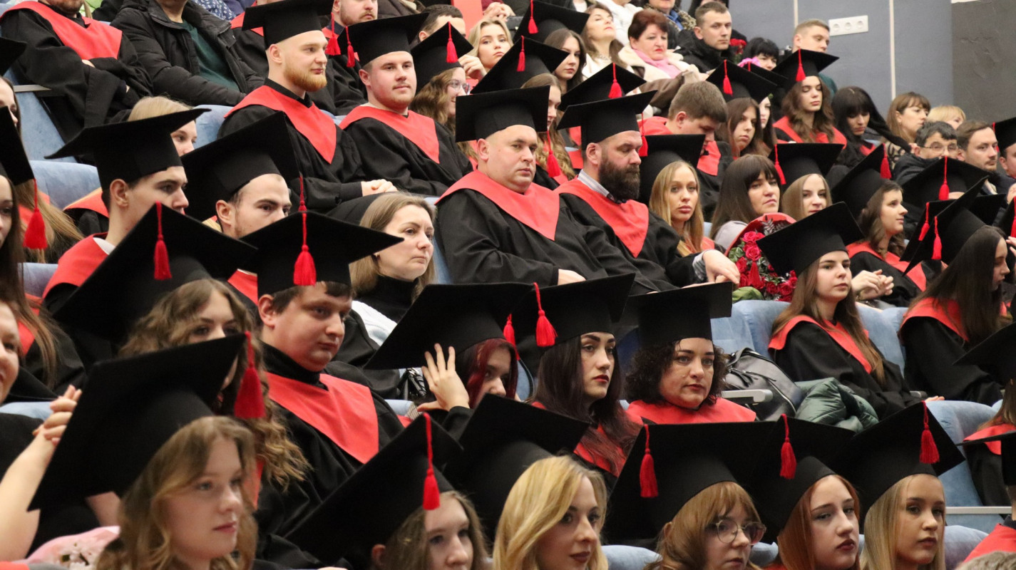 Близько 800 магістрів отримали дипломи в Луцькому національному технічному університеті