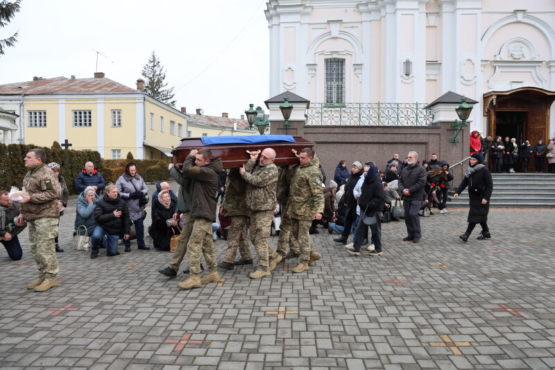 Нещодавно виповнилося 40 років: у Луцьку попрощалися з Героєм Андрієм Фещенком. Оновлено