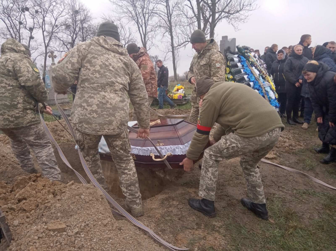 Лише через десять днів побратими змогли забрати його тіло з поля бою: на Волині поховали Героя Михайла Вацика