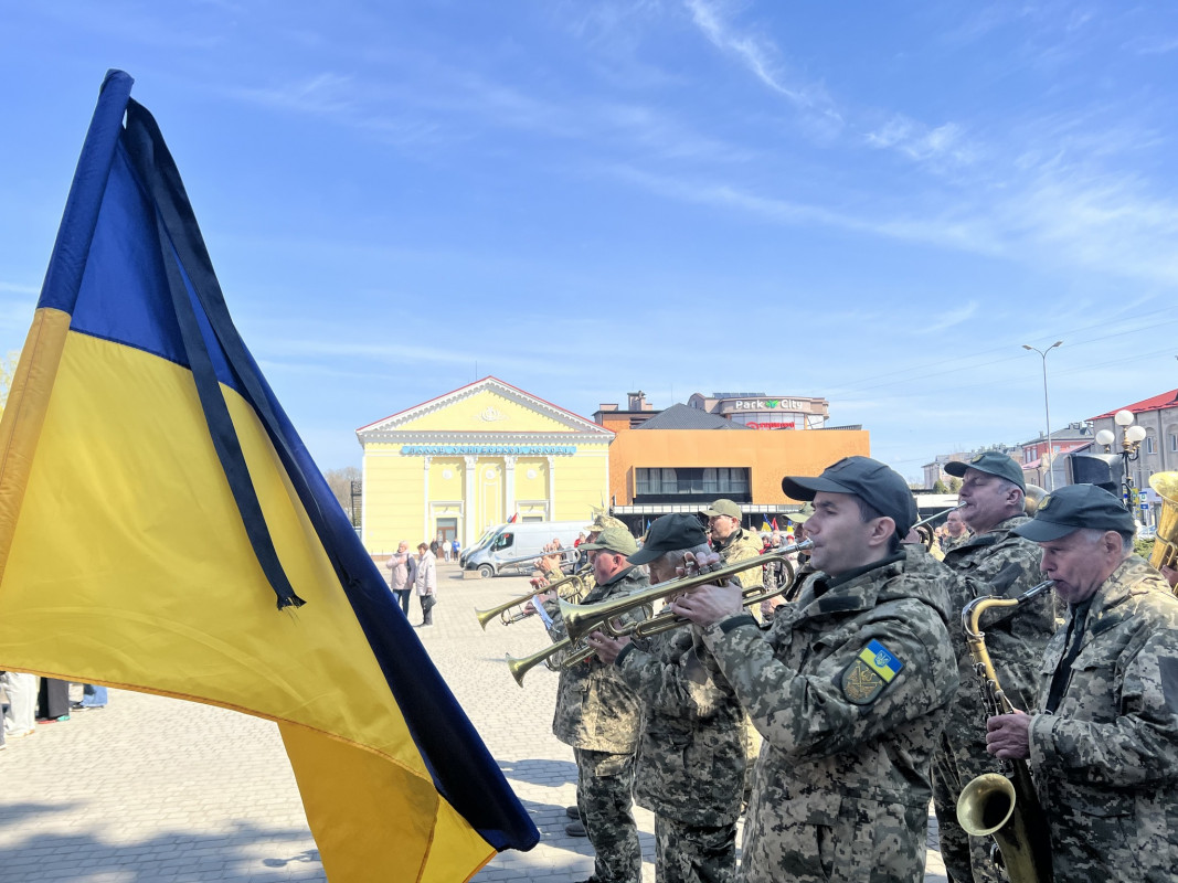 Ковелі у жалобі: громада провела в останню дорогу Героїв — Бориса Нестерука та Олександра Кратюка