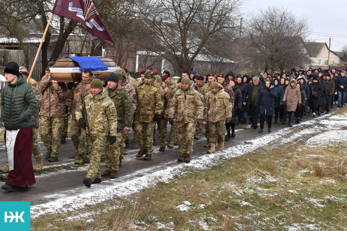 Зійшлося усе село: на Волині в останню дорогу провели полеглого на Курщині молодого Героя Сергія Зімича