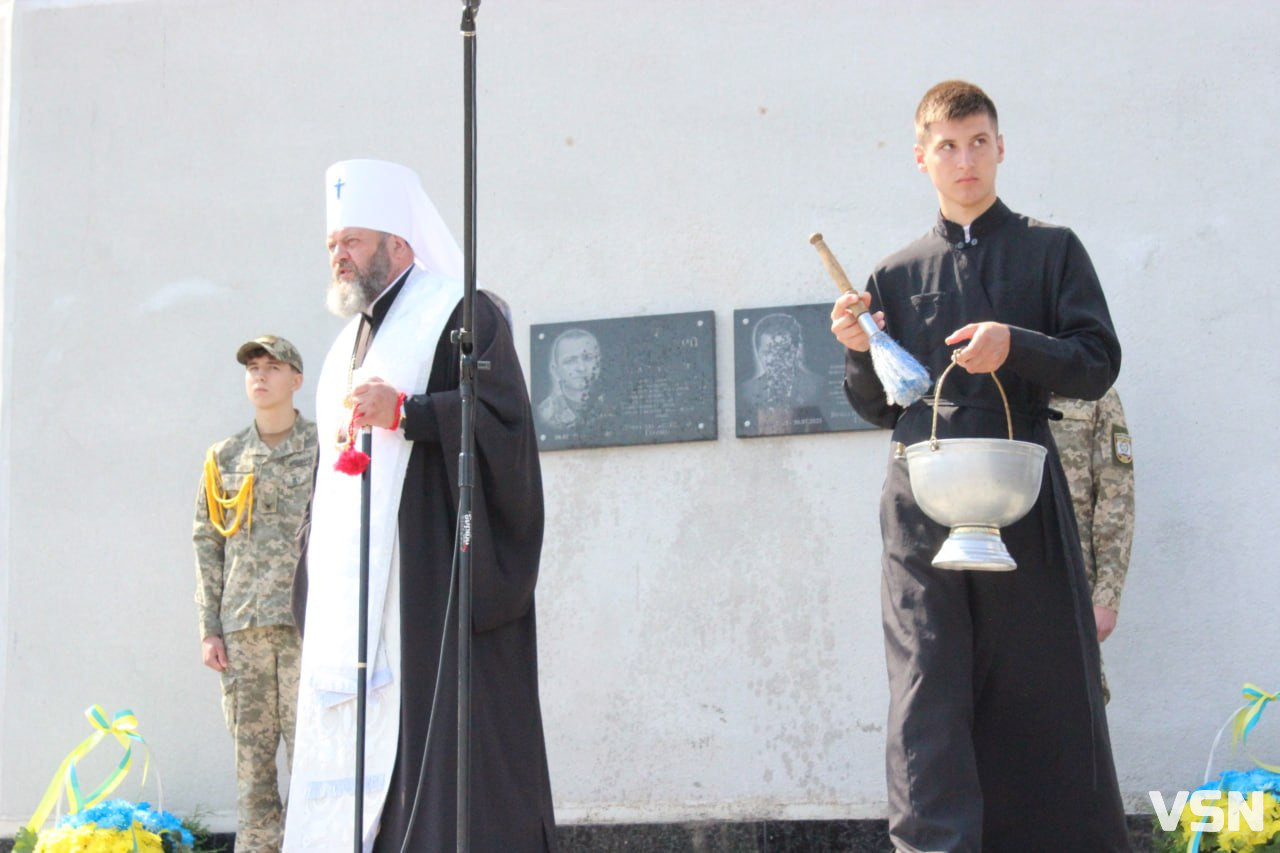 У Луцьку встановили меморіальні дошки загиблим на війні депутатам - Сергію Слабенку та Сергію Духницькому