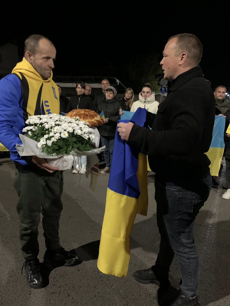 Після довгих місяців полону додому на Волинь повернувся захисник Василь Кулачук