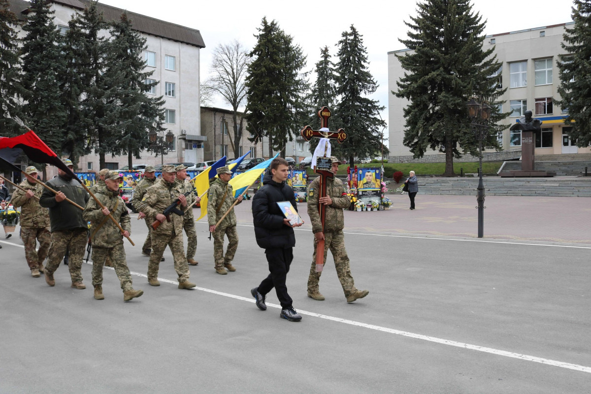 Навіки у строю: волиняни провели в останню путь свого Героя Івана Василюка