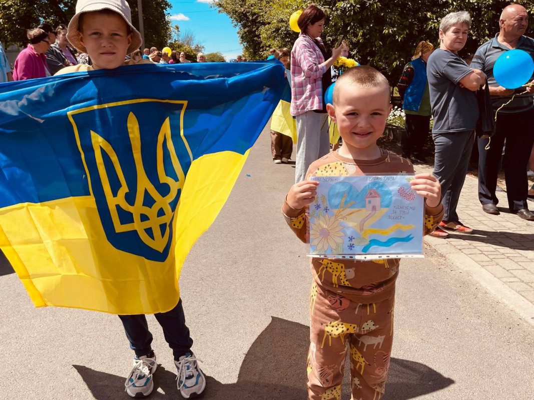 Зі сльозами радості та прапорами: на Волині емоційно зустріли звільненого з полону воїна Вадима Яковського