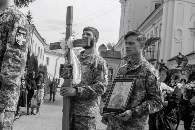 Попрощалися з Героєм: у Луцьку в останню путь провели загиблого захисника Михайла Пугача