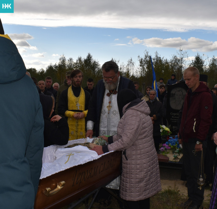 Громада у жалобі: на Волині в останню дорогу провели молодого захисника Станіслава Барана