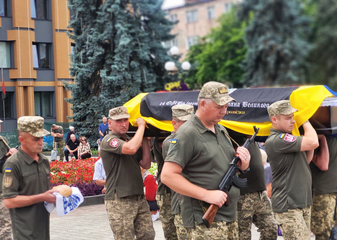 Життя обірвала війна за кілька місяців до 50-річчя: на Волині попрощалися із Героєм Віталієм Мартинюком