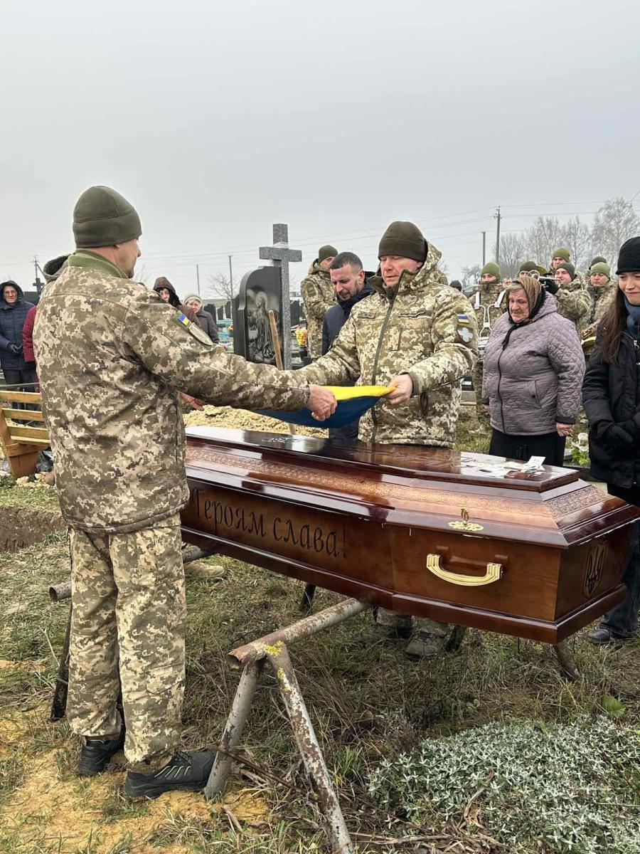 Після довгої дороги на вічний спочинок: на Волині поховали Валерія Грибчука, який понад рік вважався зниклим безвісти