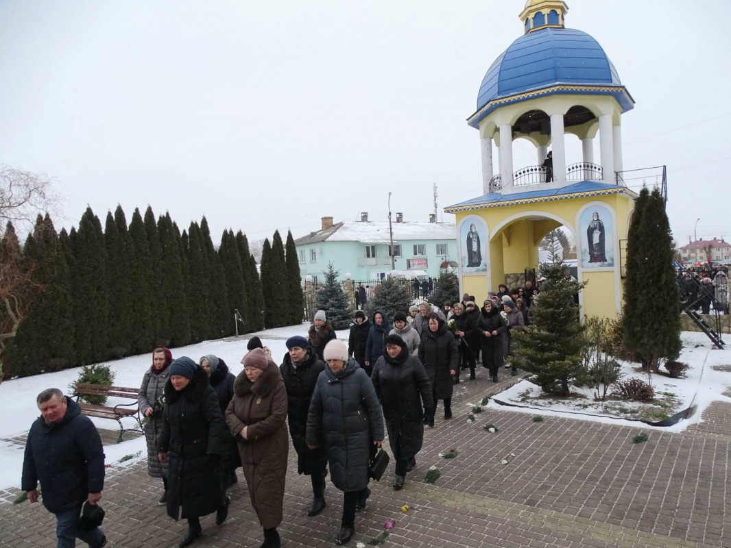 Повернувся додому «на щиті»: волиняни провели на вічний спочинок полеглого капітана Олександра Євтушка
