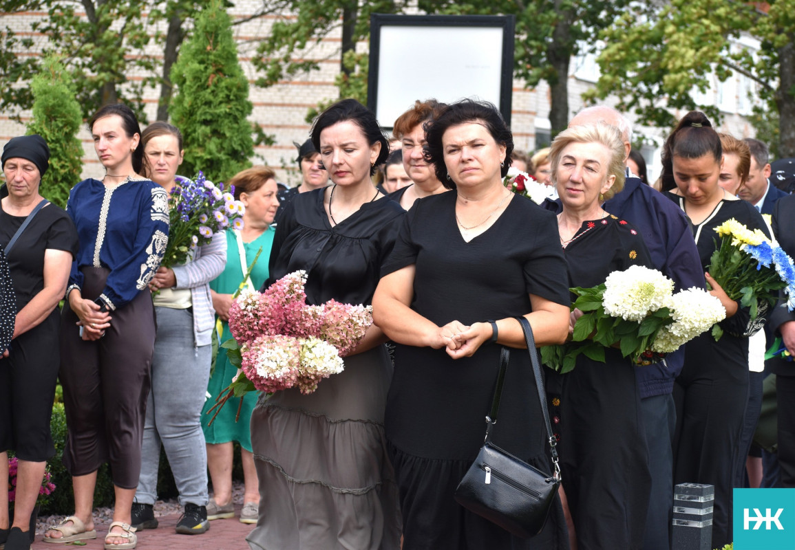 Сльози, голуби та шана загиблим захисникам: у громаді на Волині відкрили Алею пам’яті Героям