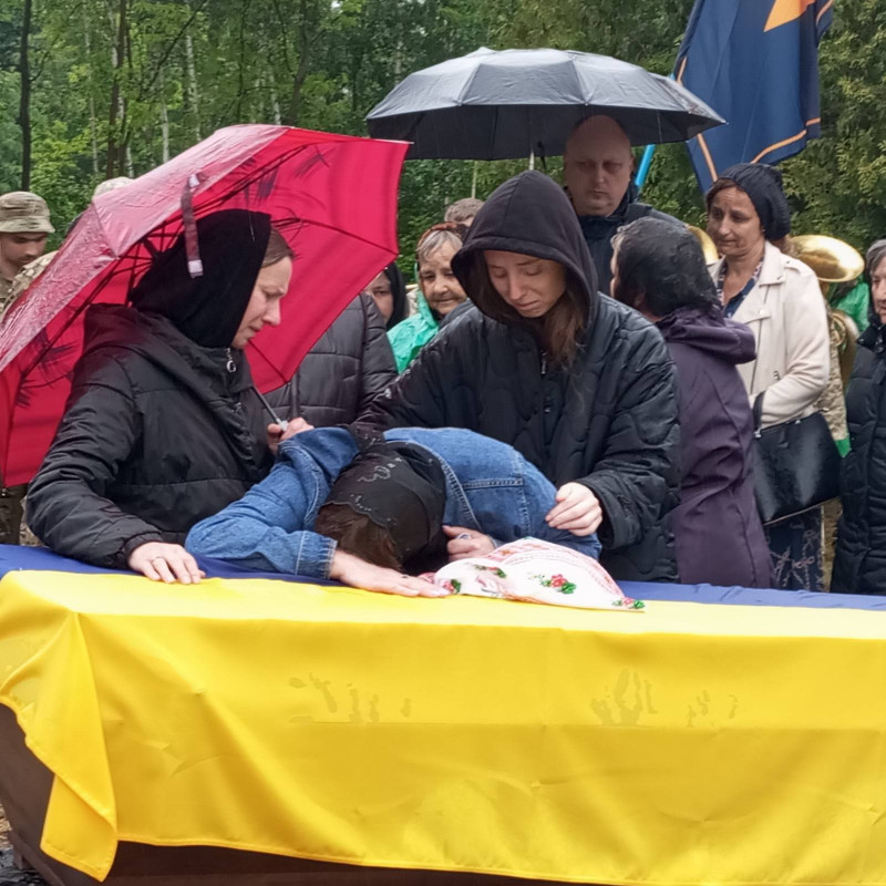 Не такого повернення додому Героя чекали мати, родина та громада: на Волині поховали 28-річного захисника Андрія Мороза
