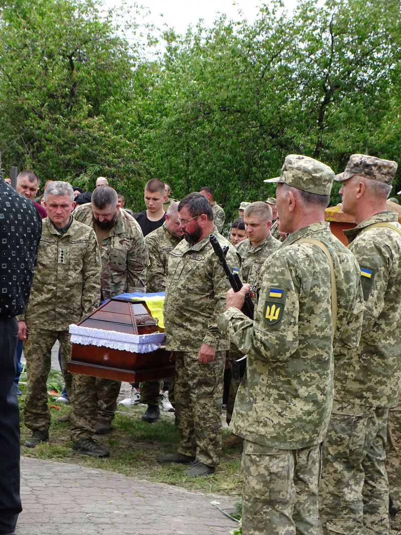 Серце зупинилося у лікарні: на Волині поховали захисника Андрія Свігуна