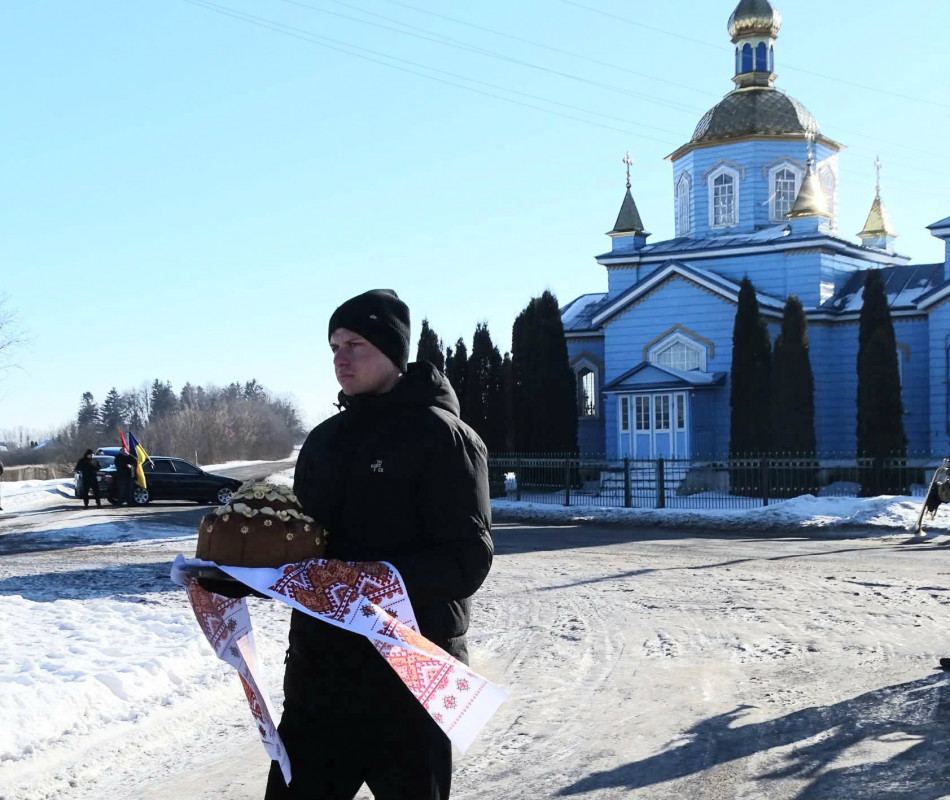 Загинув майже пів року тому: на Волині в останню земну дорогу провели Захисника України Павла Фіщука
