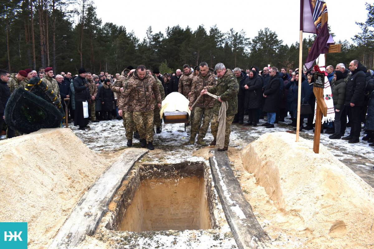 Зійшлося усе село: на Волині в останню дорогу провели полеглого на Курщині молодого Героя Сергія Зімича