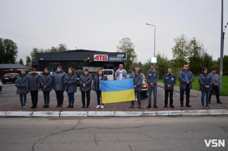 Життя зупинилося на хвилину: у прикордонному місті на Волині вшанували тих, хто загинув від війни