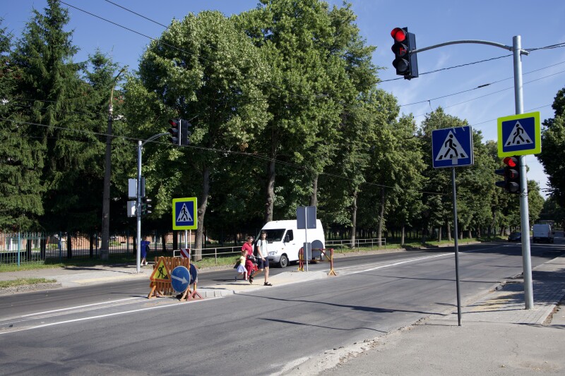 У Луцьку встановили світлофор на пішохідному переході, де авто збило дитину