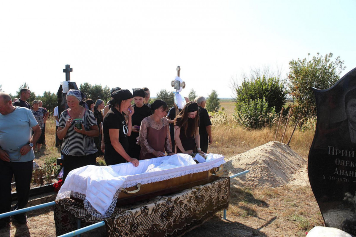 Життя забрала не ворожа куля, а підступна хвороба: на Волині провели в останню путь Віктора Ковальчука