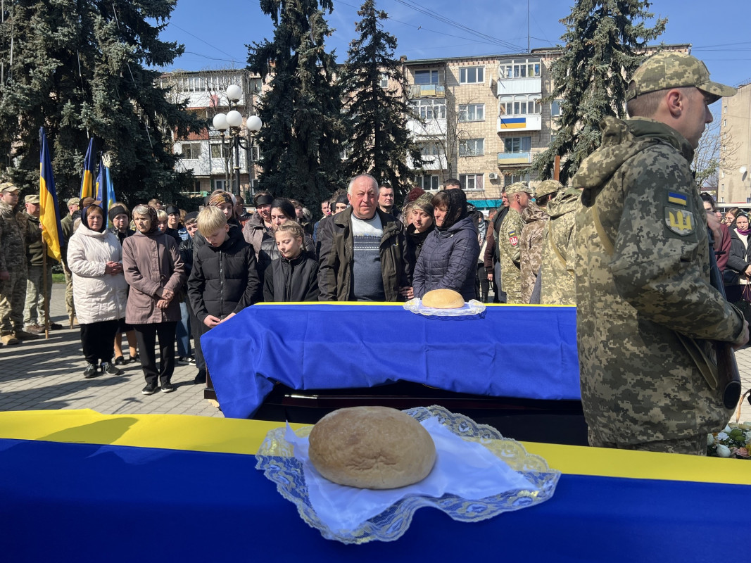 Ковелі у жалобі: громада провела в останню дорогу Героїв — Бориса Нестерука та Олександра Кратюка