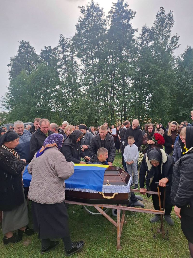 Волиняни попрощалися із захисником Олександром Пінчуком, який понад два роки вважався зниклим безвісти