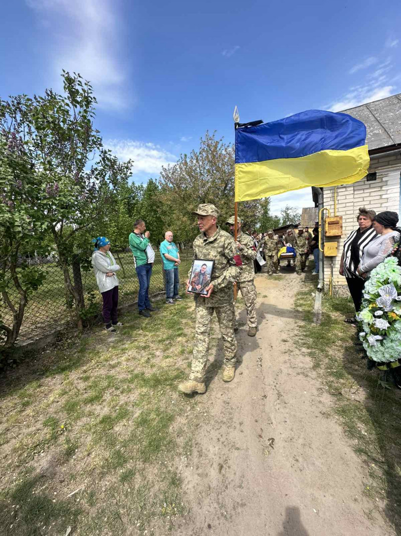 Назавжди в строю: на Волині попрощалися із захисником України Андрієм Вересом