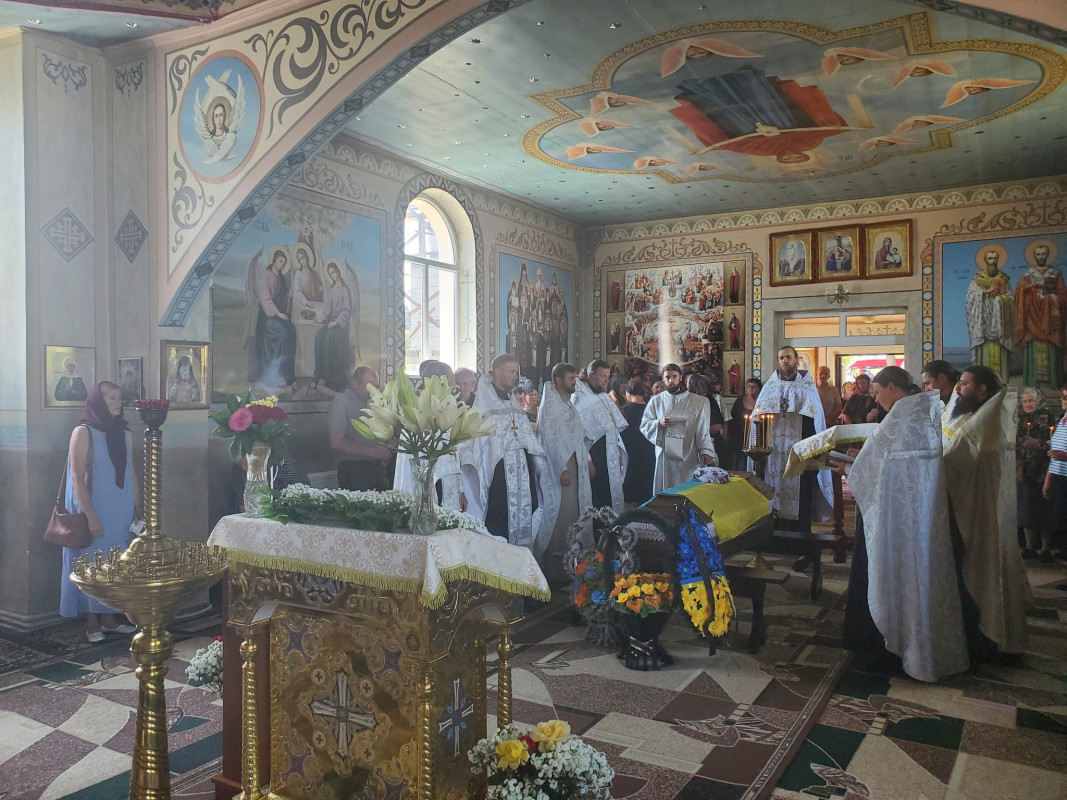 Зник безвісти 11 місяців тому: на Волині поховали Героя Анатолія Барабана