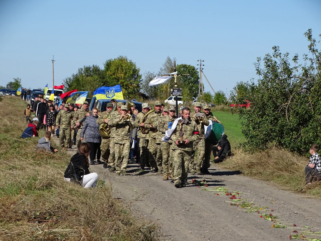 Війна забрала життя Героя: на Волині провели в останню путь Ігоря Бебеса