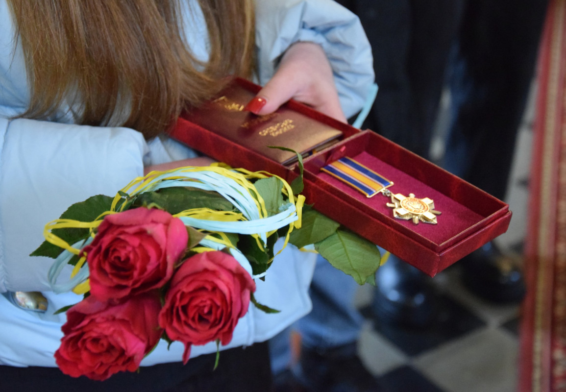 У Луцьку родинам загиблих прикордонників вручили їхні посмертні нагороди