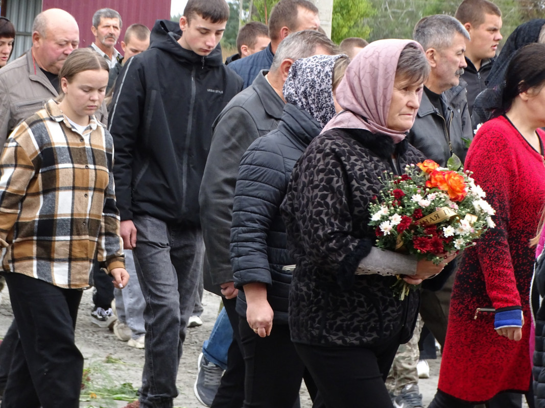 Багато місяців вважався зниклим безвісти: у громаді на Волині поховали Героя Олександра Чирку