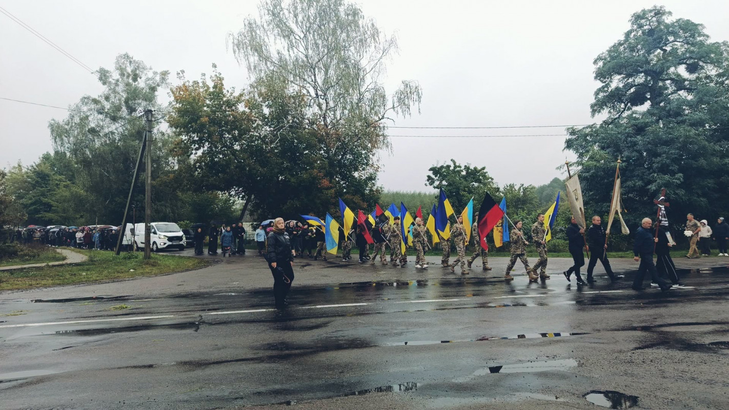 На Волині в останню путь провели 35-річного захисника Володимира Медведюка