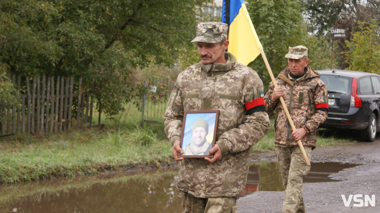 «Все питала, коли приїдеш, а ти казав, немає ким замінити...», - на Волині попрощалися з Героєм Сергієм Шевчуком