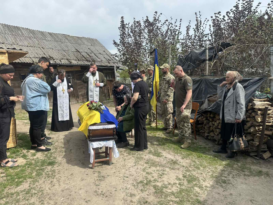 Назавжди в строю: на Волині попрощалися із захисником України Андрієм Вересом