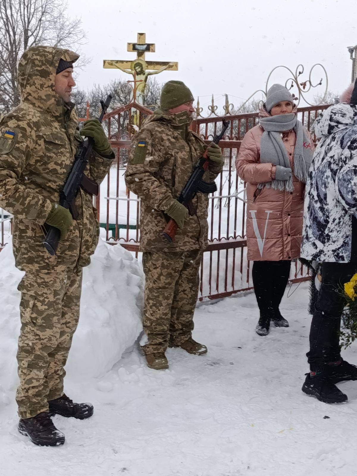 На Волині в останню земну дорогу провели захисника Анатолія Денисюка