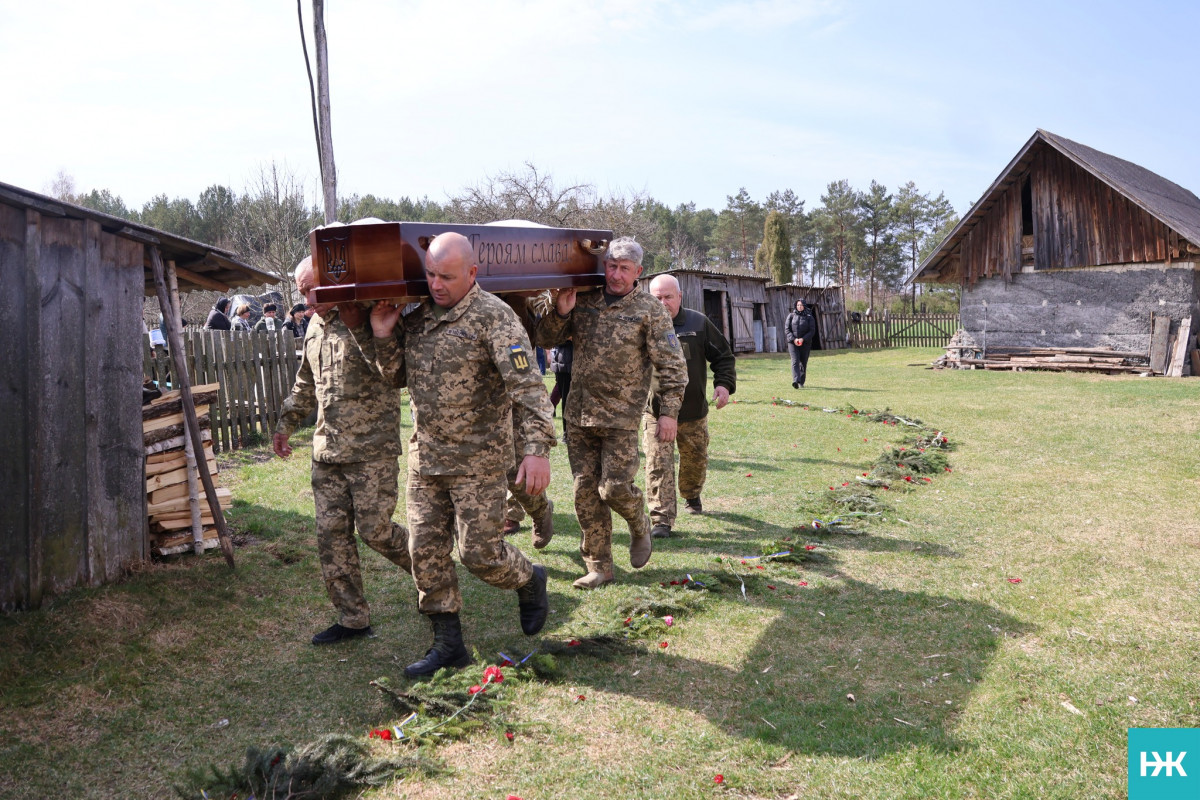 Пройшов АТО та пекло полону: на Волині попрощалися з Героєм Олександром Домальчуком