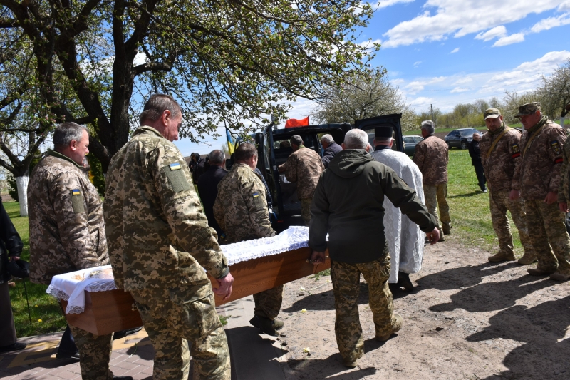На Волині в останню земну дорогу провели Героя Олександра Сернюка