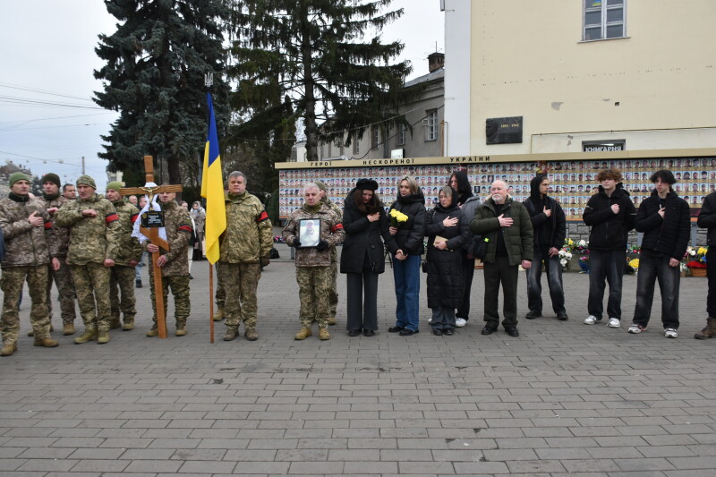 Навіки 53: у Луцьку в останню путь провели полеглого на війні Героя Юрія Смикала