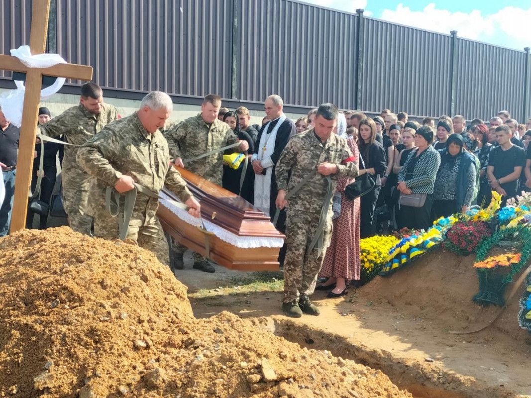 Рожищенська громада провела в останню земну дорогу свого наймолодшого захисника Івана Перія