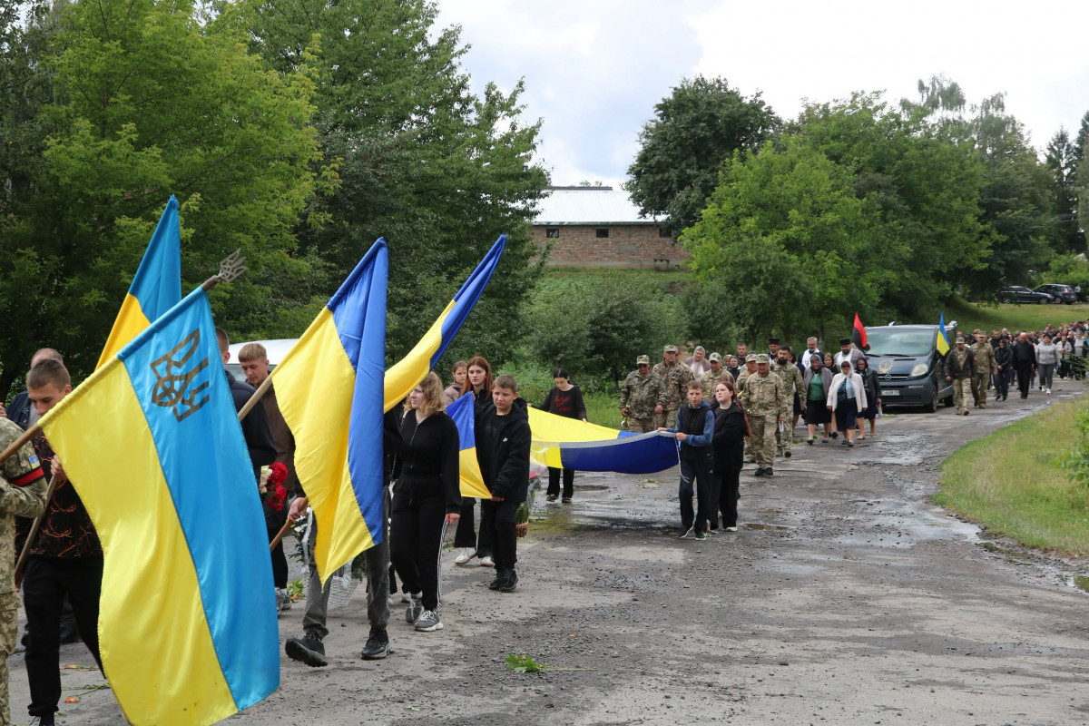 Понад півтора року вважався зниклим безвісти: на Волині поховали Героя Юрію Лозу