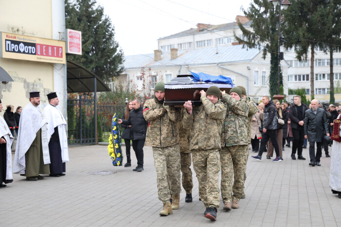 У липні виповнилося лише 23 роки: у Луцьку попрощалися з молодим Героєм Степаном Осипчуком