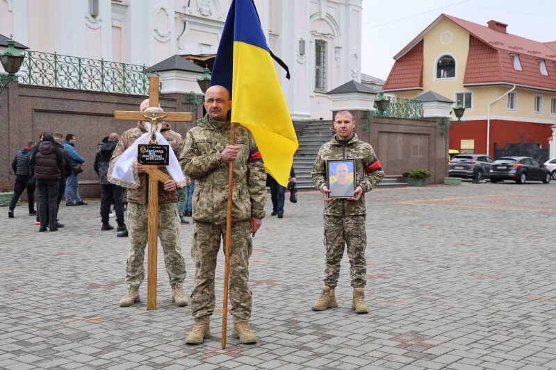 Загинув півтора року тому: у Луцьку попрощалися із воїном Іваном Литвинчуком