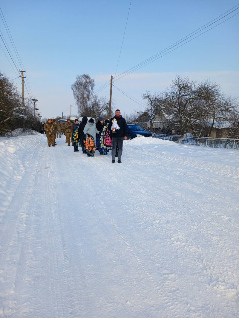 Приїхав у відпустку і серце зупинилося уві сні: на Волині поховали молодого захисника Ігоря Трохимчука