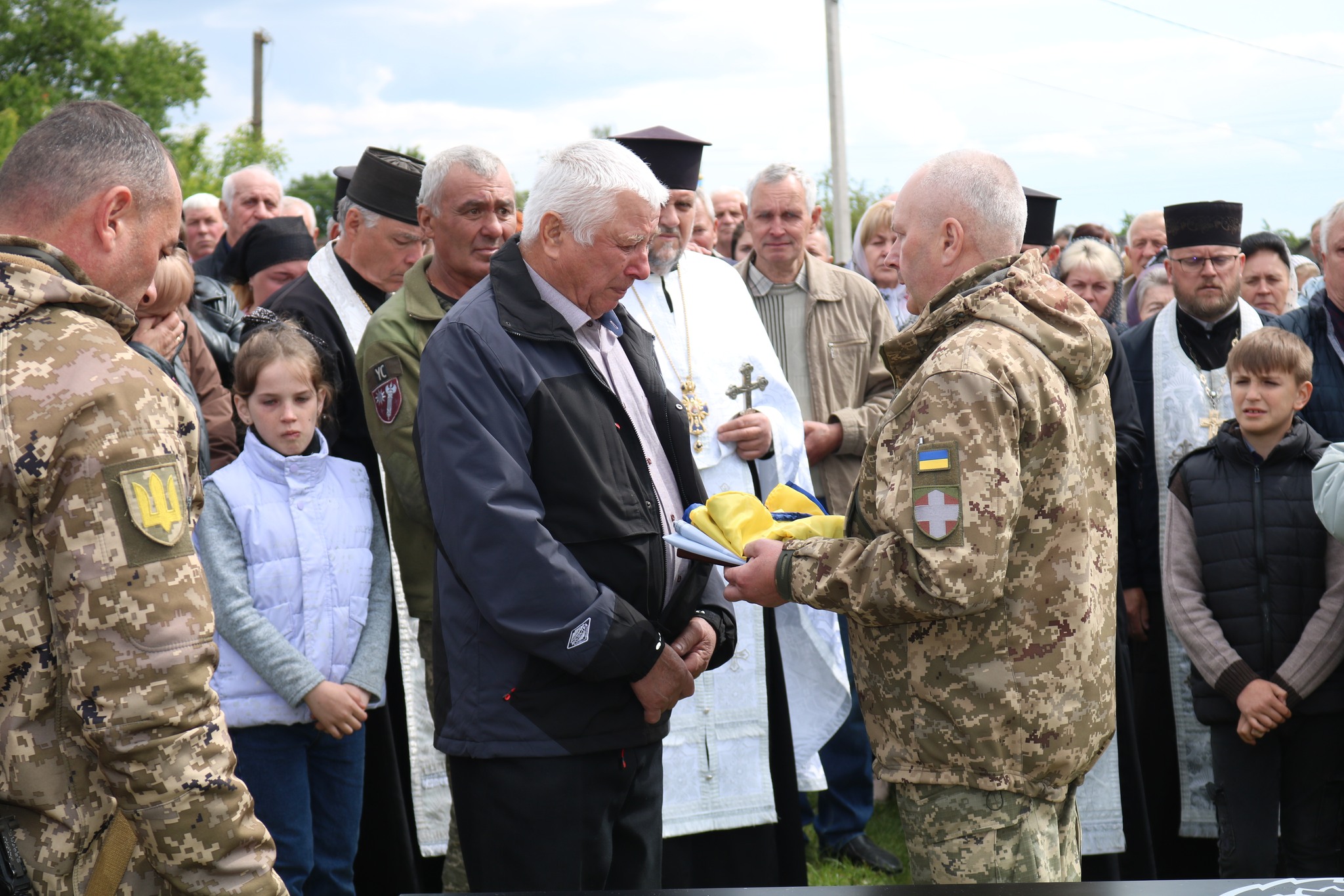 Захищав Україну з першого дня повномасштабного вторгнення: у Луцькому районі попрощалися з Героєм Леонідом Клехою