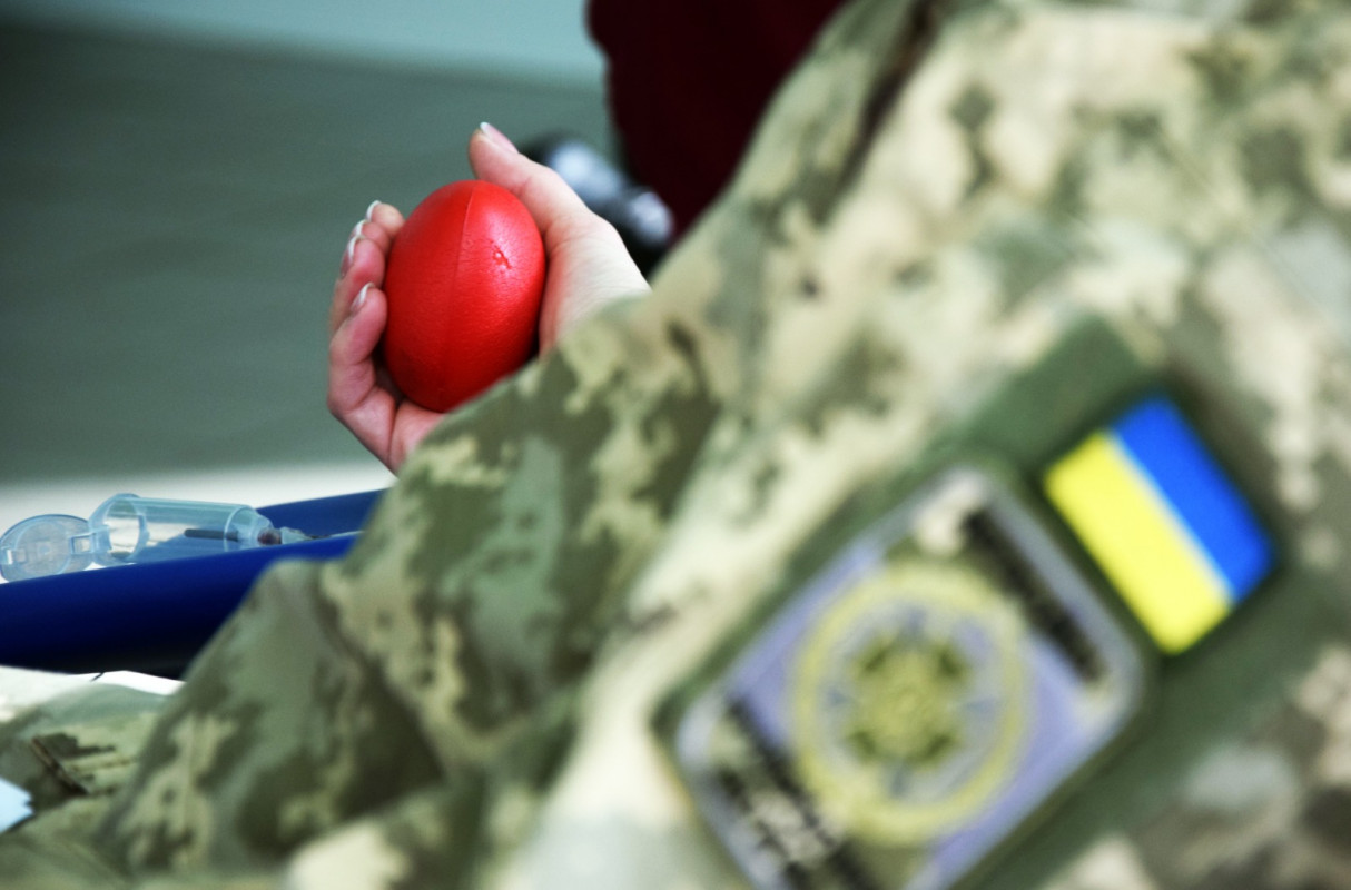 Кров для фронту і тилу: волинські прикордонники поповнили банк крові