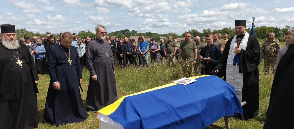 Додому Герой повернувся у домовині: на Волині попрощалися з полеглим на фронті Іваном Каменчуком