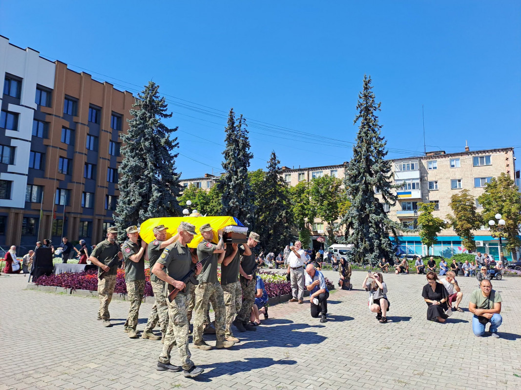 Звістку про загибель Героя рідні отримали у день його народження: на Волині попрощалися із воїном Олександром Резванюком